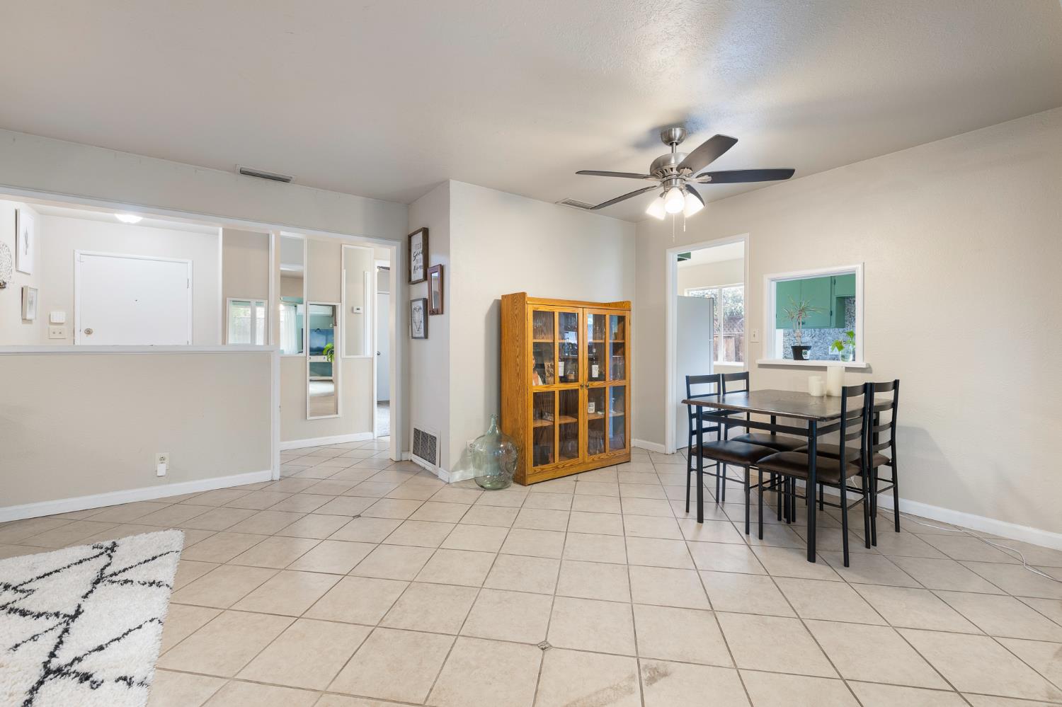 3310 E Hampton Way, Fresno, CA 93726