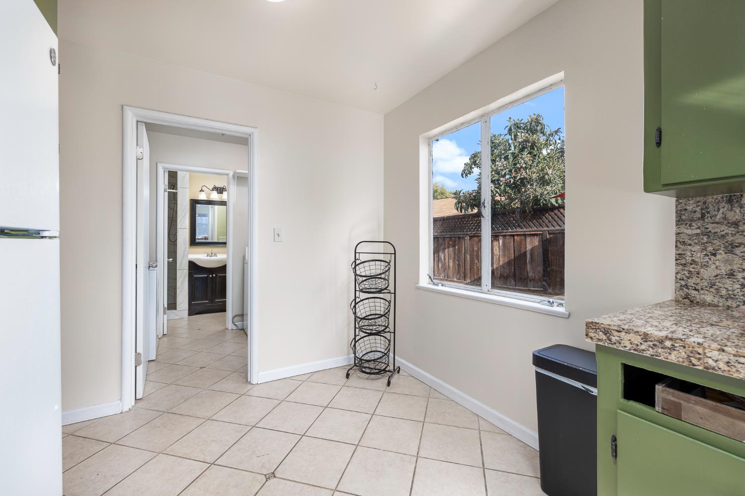 3310 E Hampton Way, Fresno, CA 93726