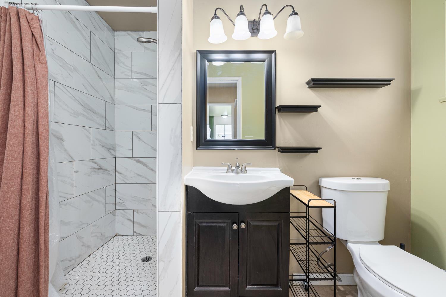 3310 E Hampton Way, Fresno, CA 93726