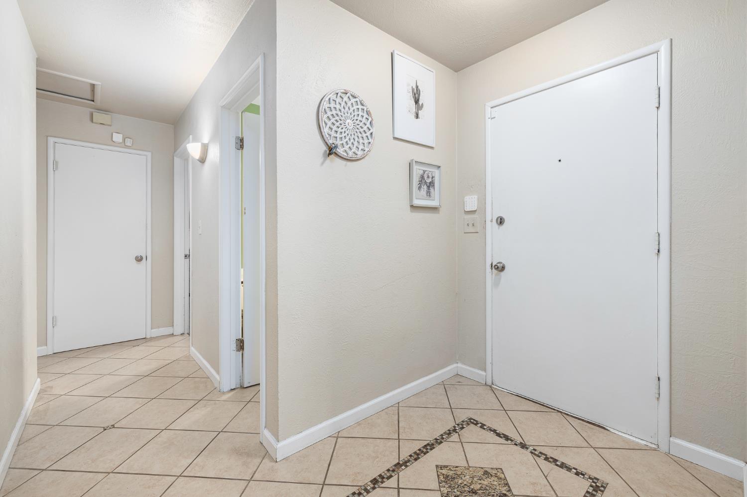 3310 E Hampton Way, Fresno, CA 93726