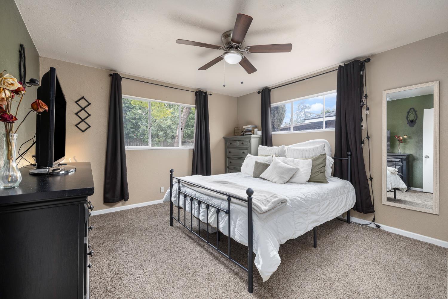 3310 E Hampton Way, Fresno, CA 93726