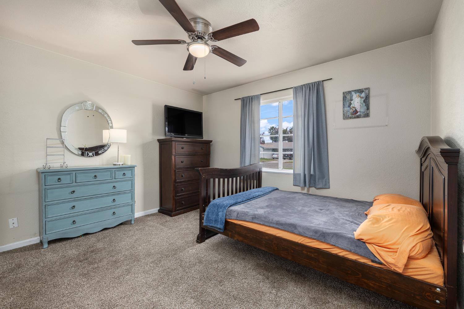 3310 E Hampton Way, Fresno, CA 93726