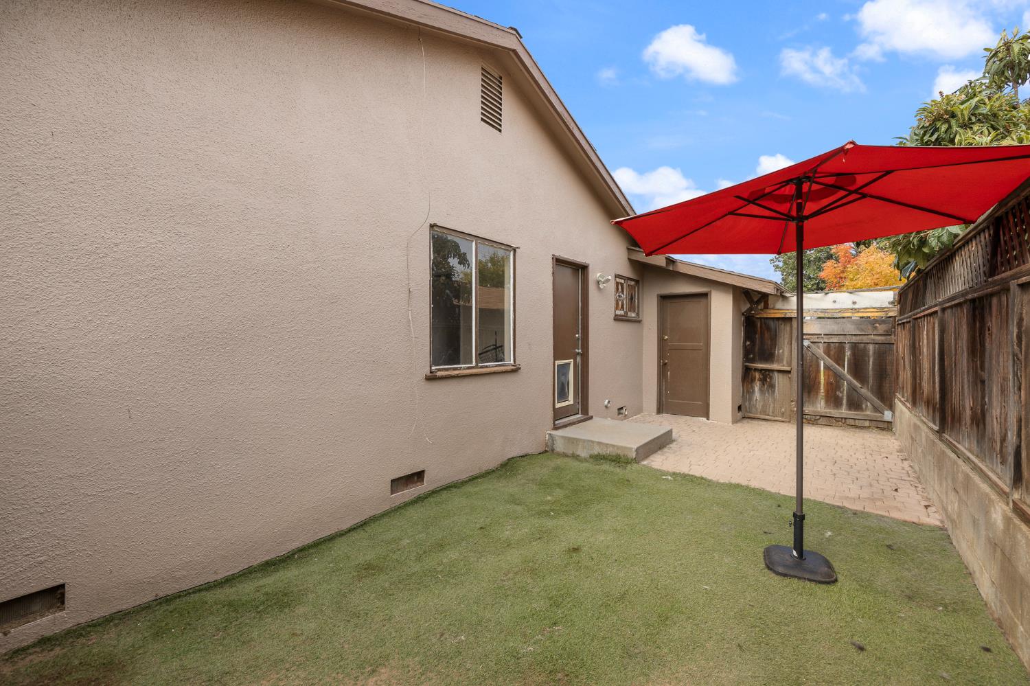 3310 E Hampton Way, Fresno, CA 93726