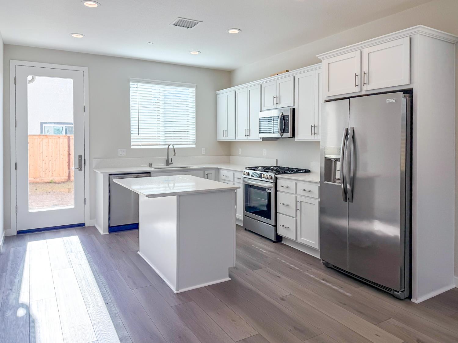 796 Laina Ave, Madera, CA 93636