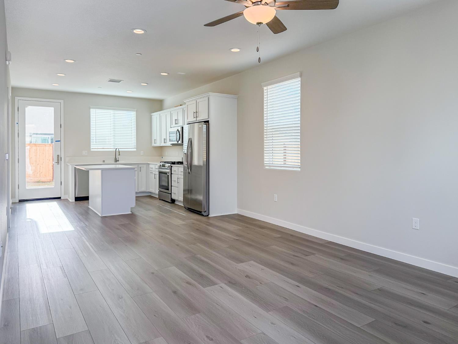 796 Laina Ave, Madera, CA 93636