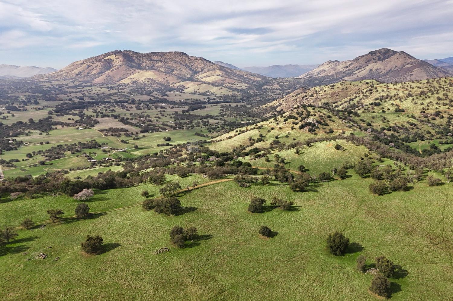 35294 Ruth Hill Rd, Yokuts Valley, CA 93675