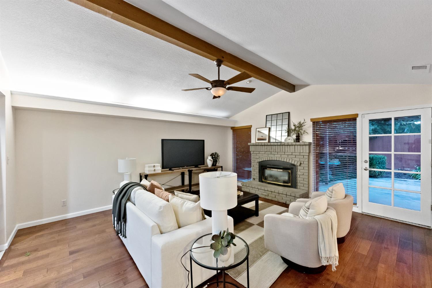 304 E Omaha Ave, Fresno, CA 93720