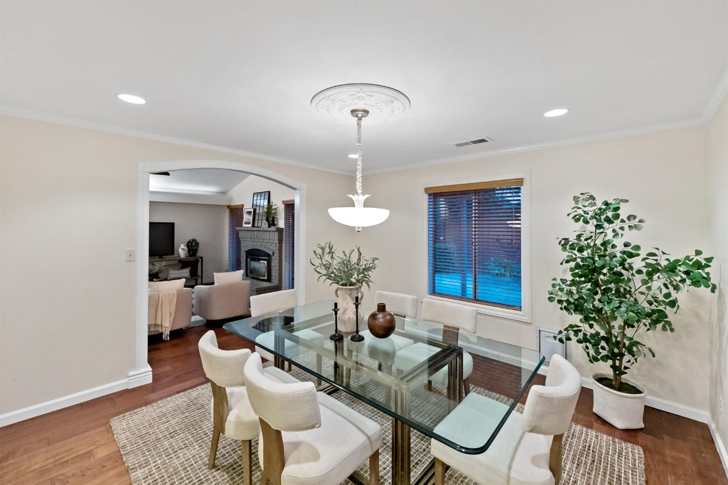 304 E Omaha Ave, Fresno, CA 93720