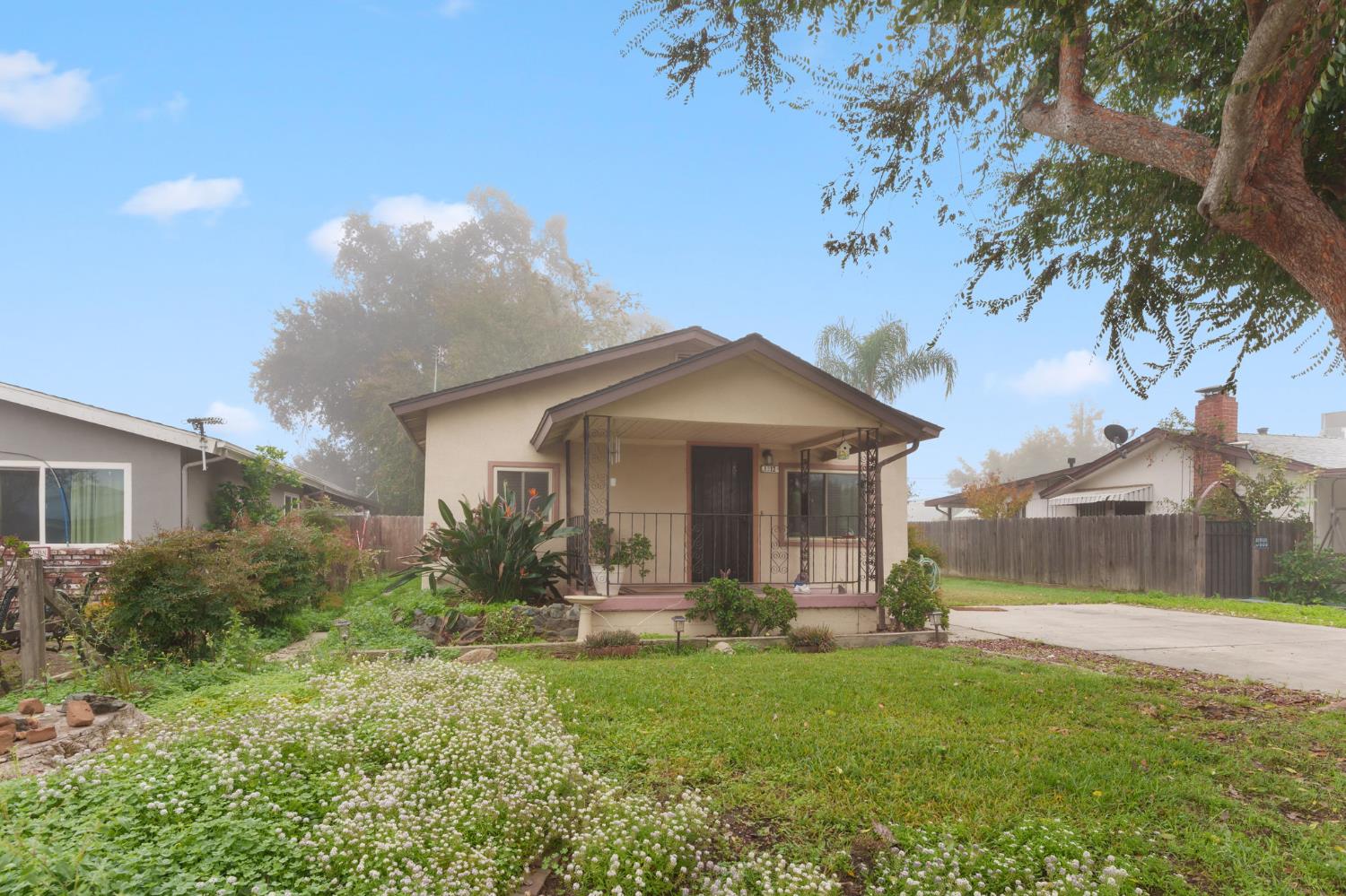 1312 P St, Sanger, CA 93657