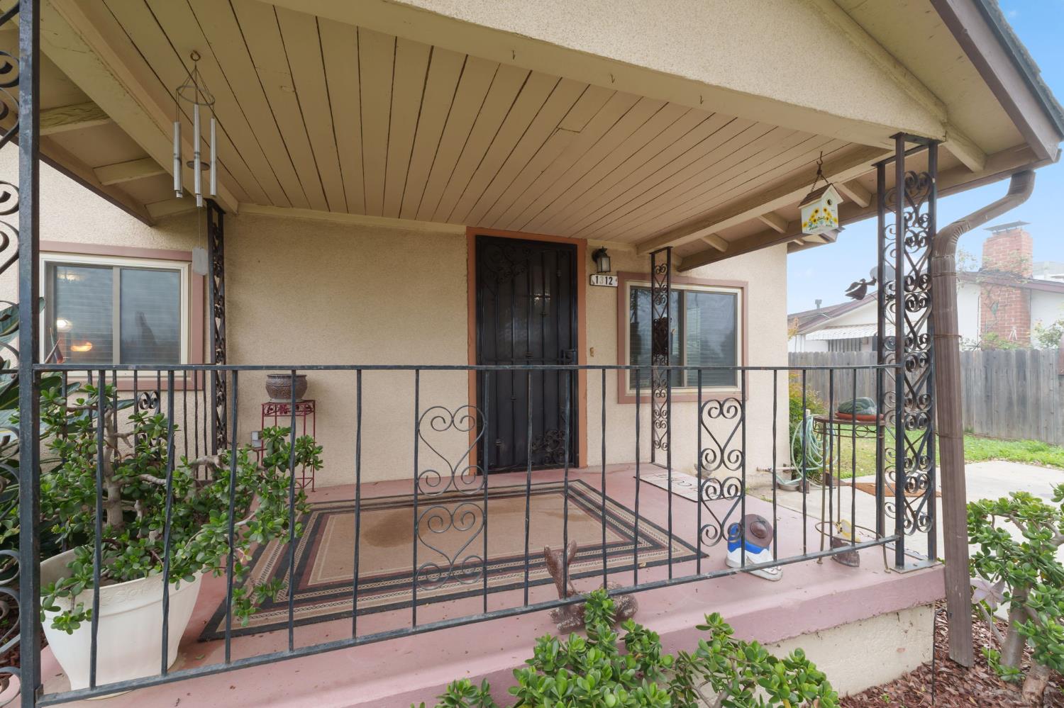 1312 P St, Sanger, CA 93657