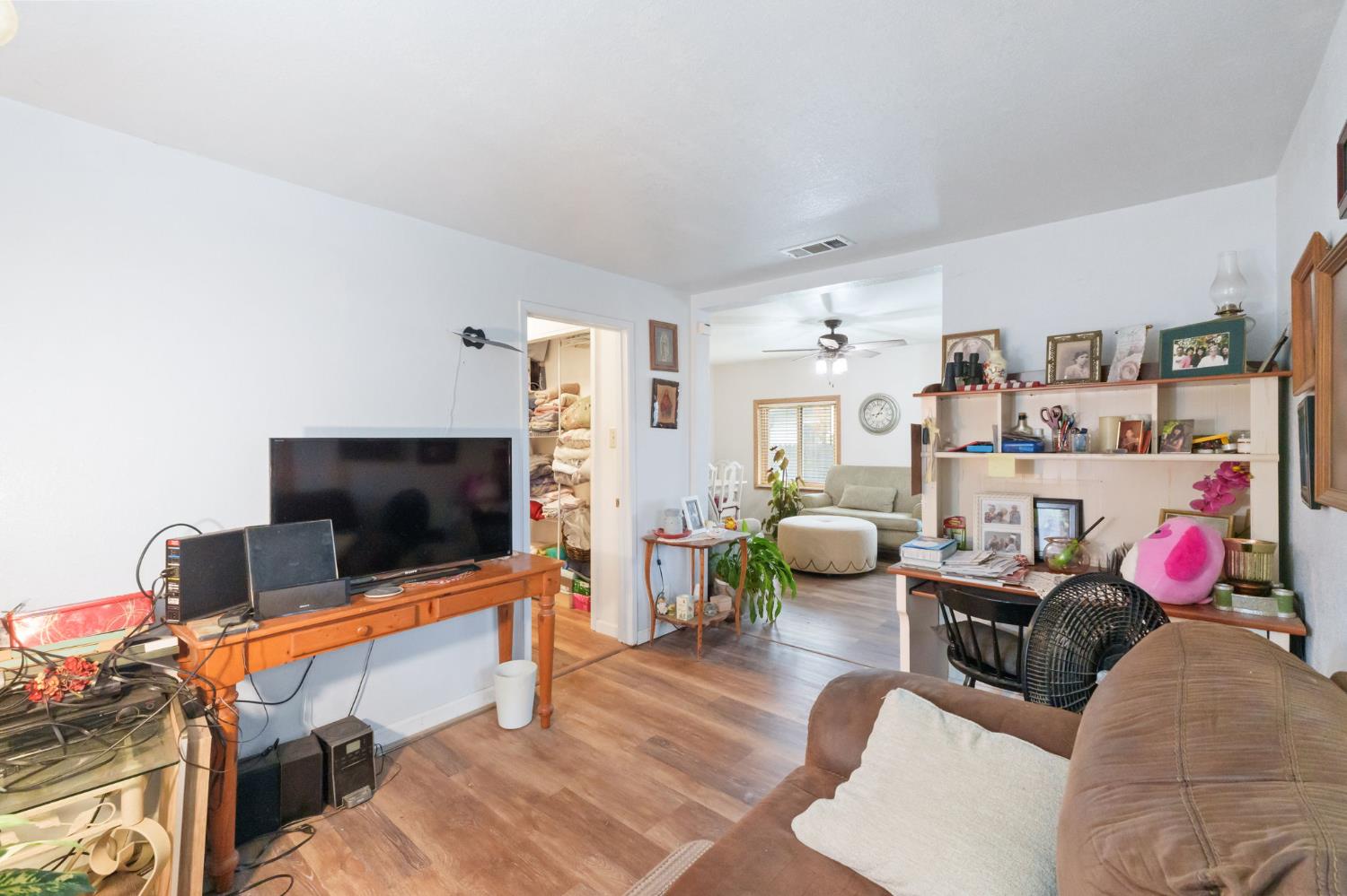 1312 P St, Sanger, CA 93657