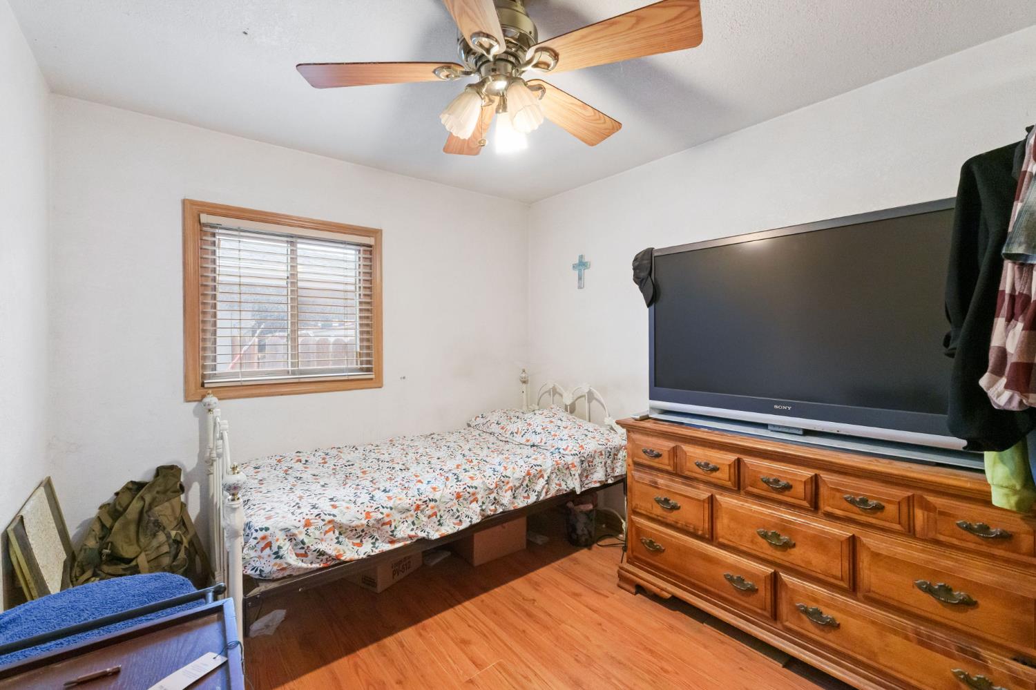 1312 P St, Sanger, CA 93657