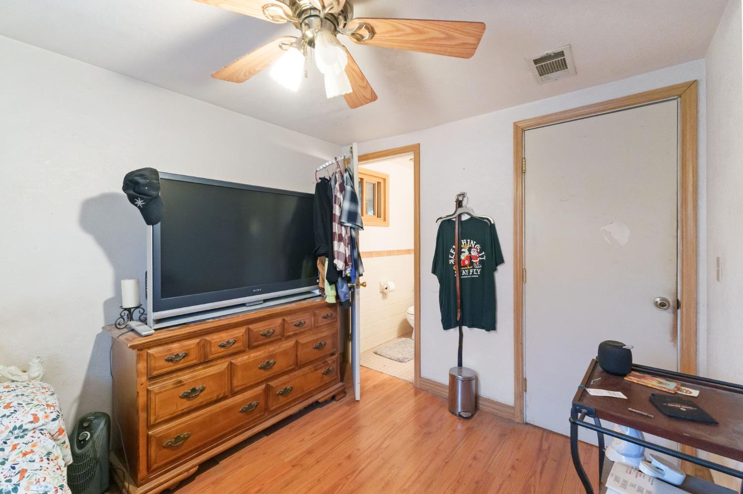 1312 P St, Sanger, CA 93657