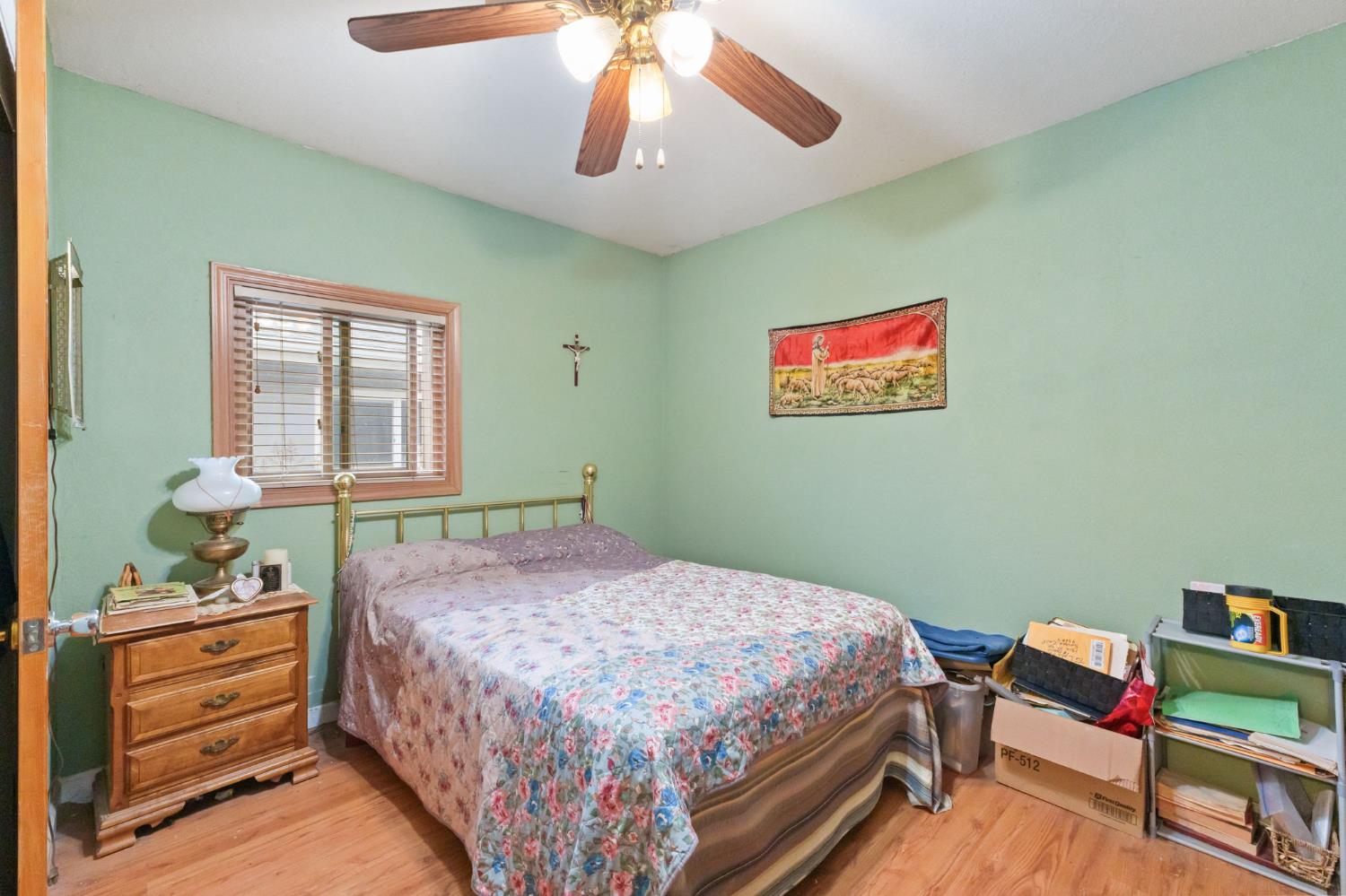 1312 P St, Sanger, CA 93657