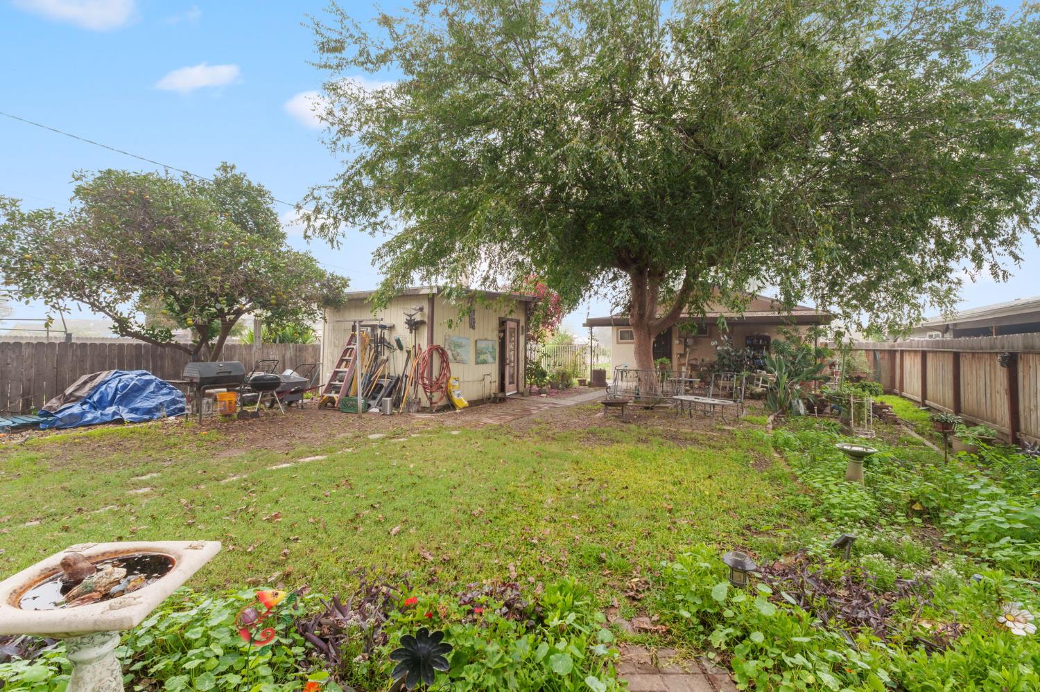 1312 P St, Sanger, CA 93657