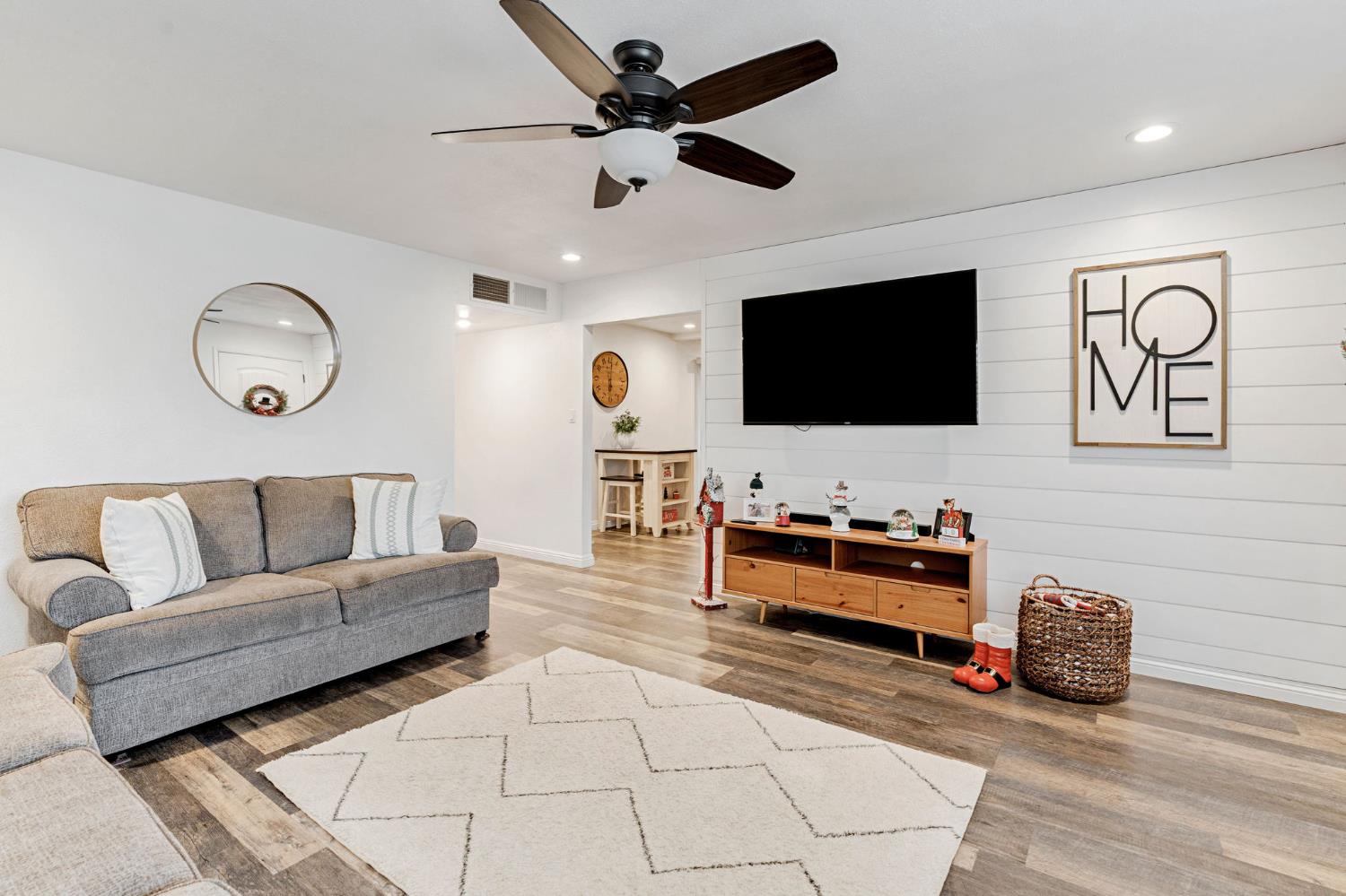 1313 De Cesari Ave, Madera, CA 93637