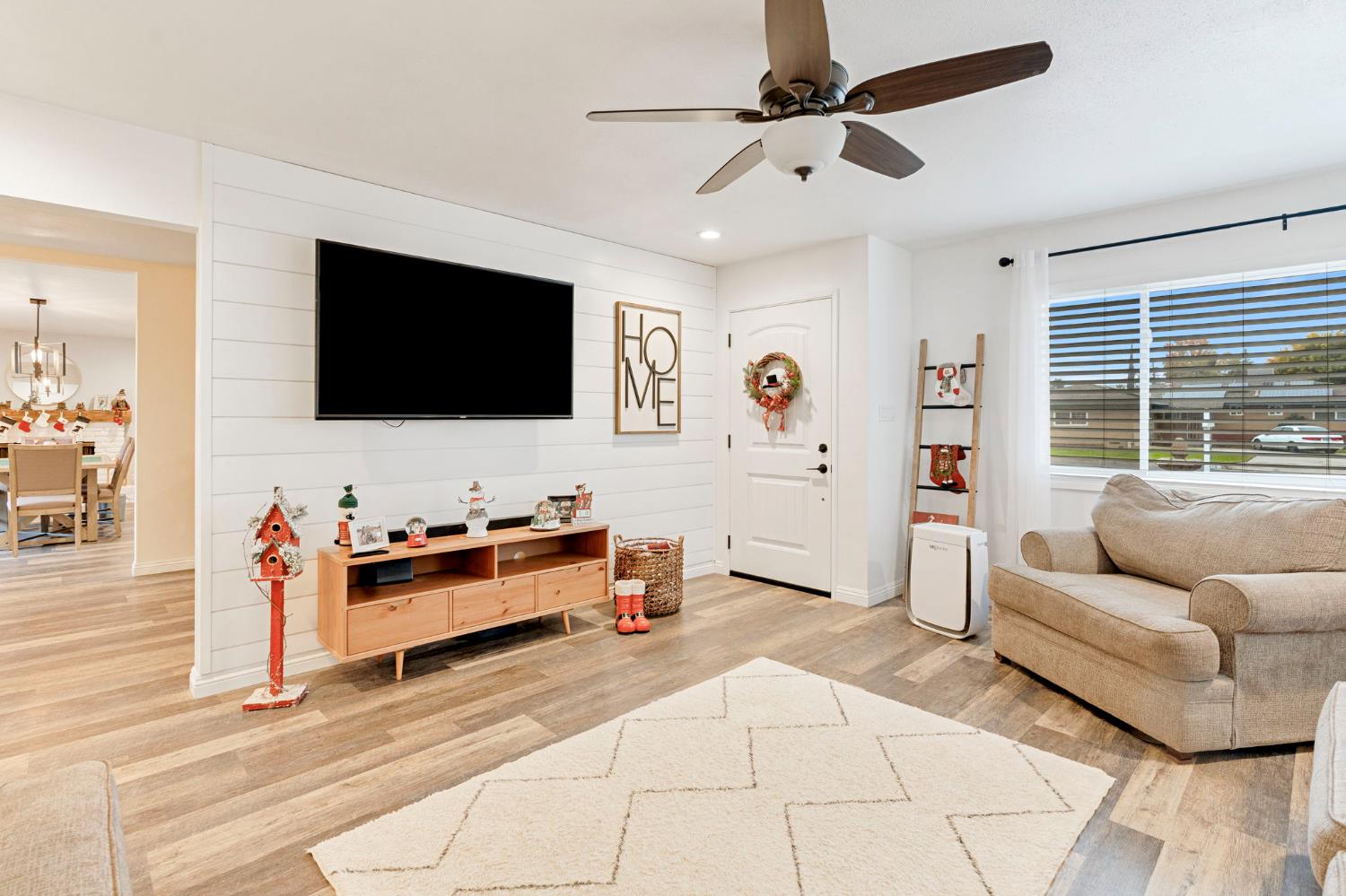 1313 De Cesari Ave, Madera, CA 93637