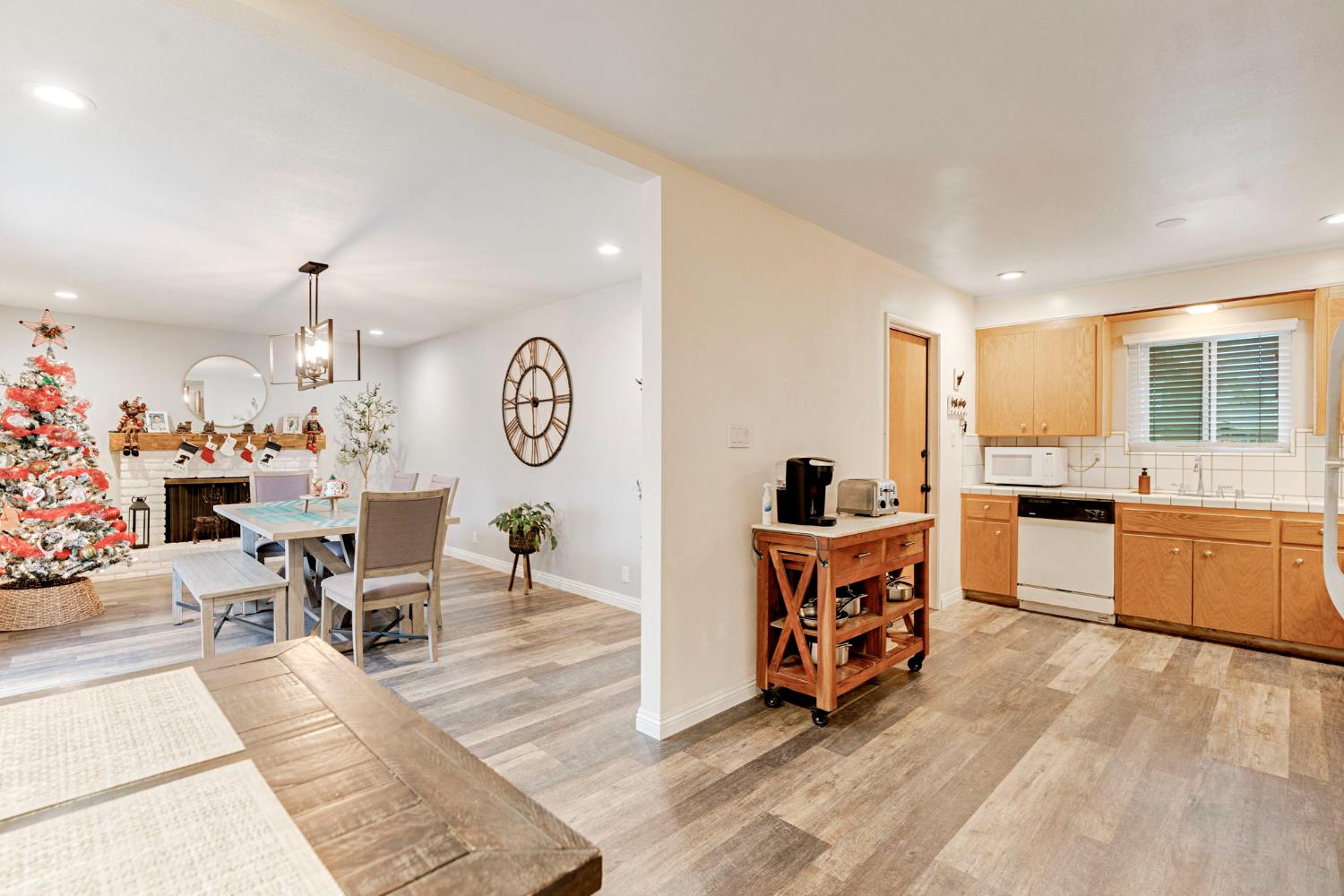 1313 De Cesari Ave, Madera, CA 93637