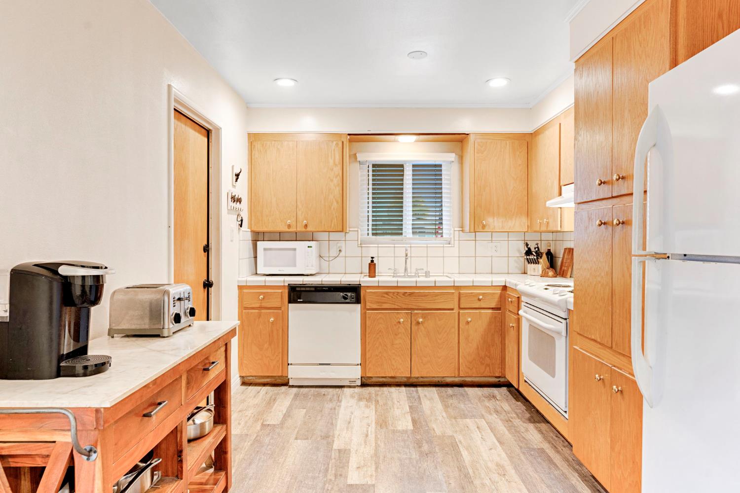 1313 De Cesari Ave, Madera, CA 93637