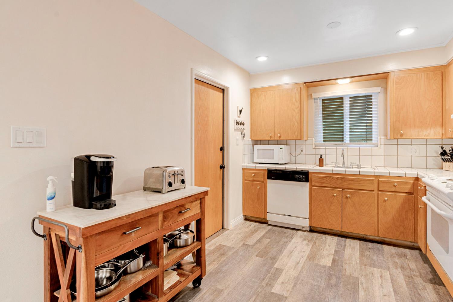 1313 De Cesari Ave, Madera, CA 93637