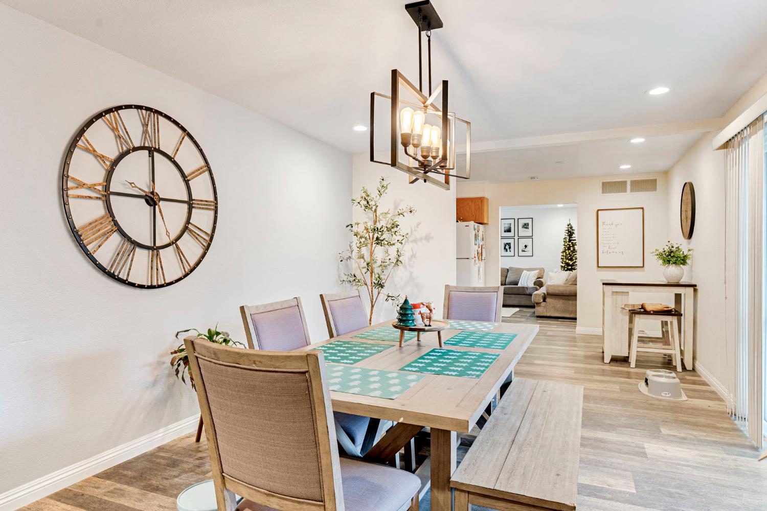 1313 De Cesari Ave, Madera, CA 93637