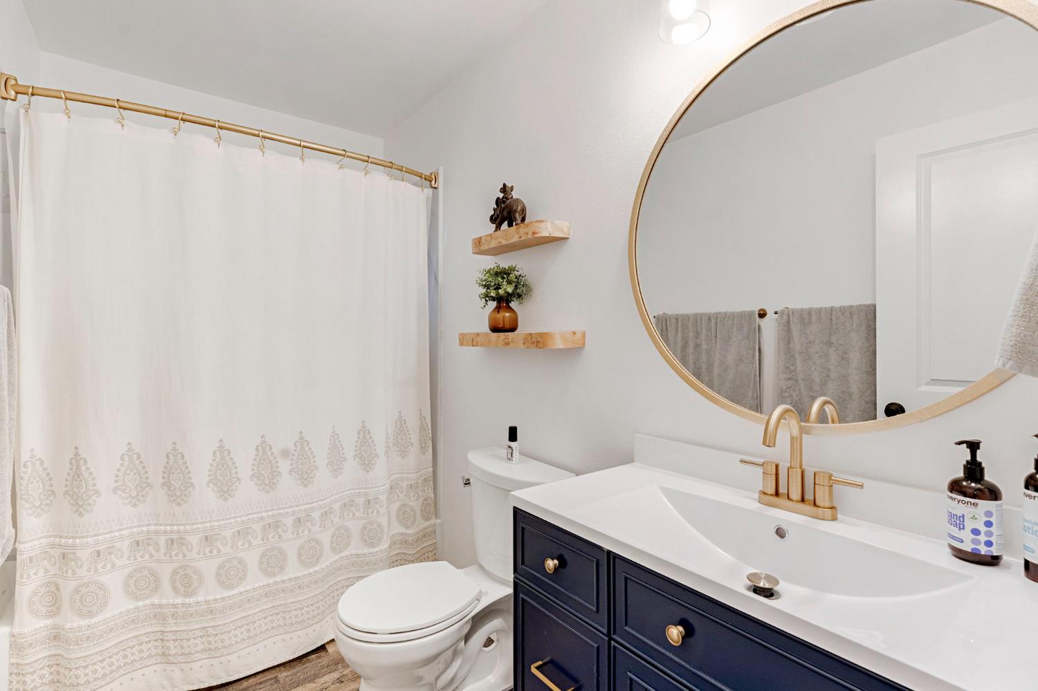 1313 De Cesari Ave, Madera, CA 93637