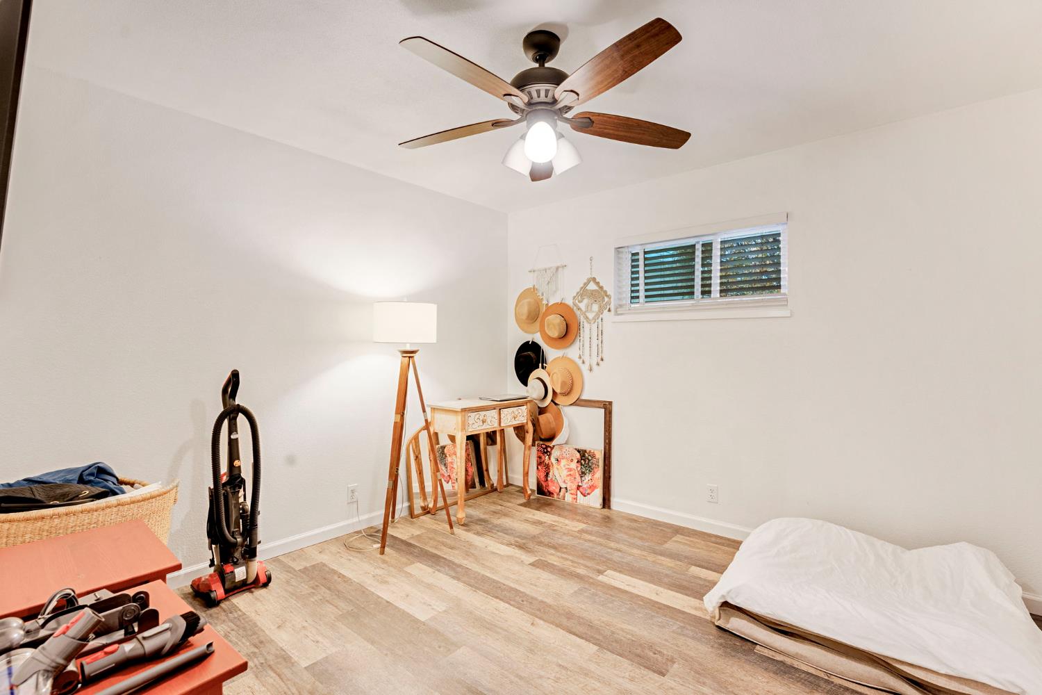 1313 De Cesari Ave, Madera, CA 93637