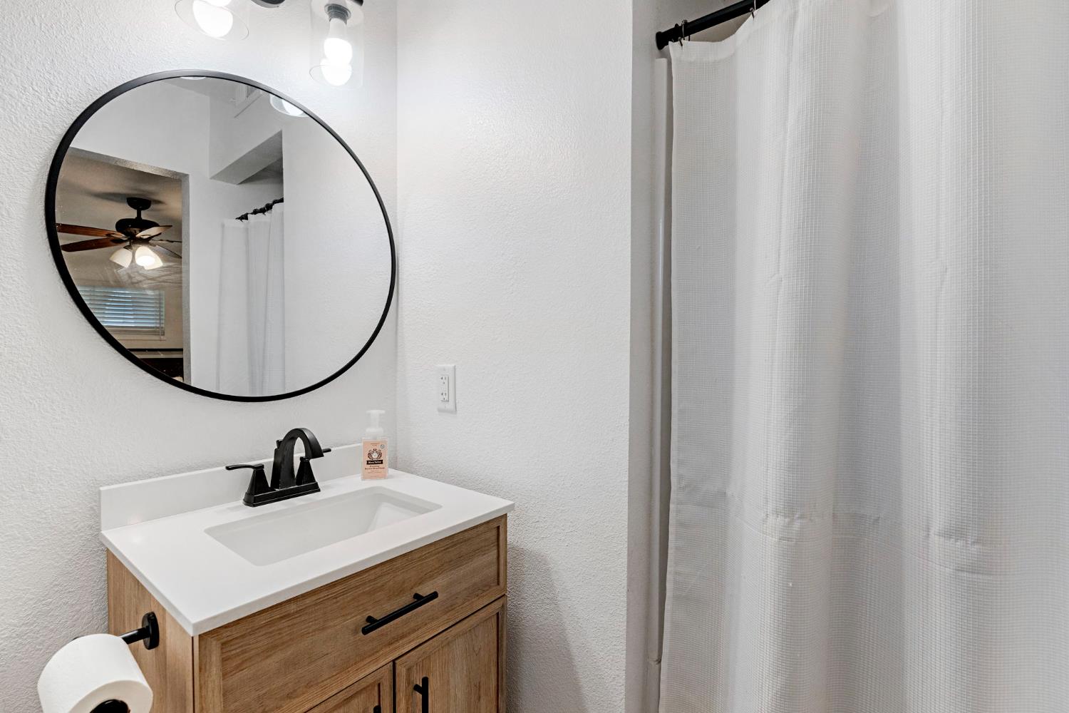 1313 De Cesari Ave, Madera, CA 93637