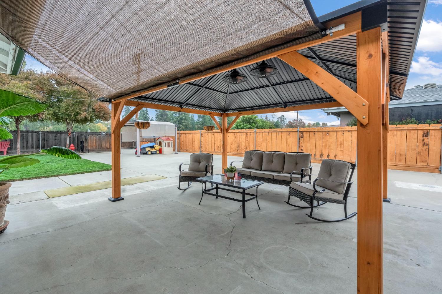 1313 De Cesari Ave, Madera, CA 93637