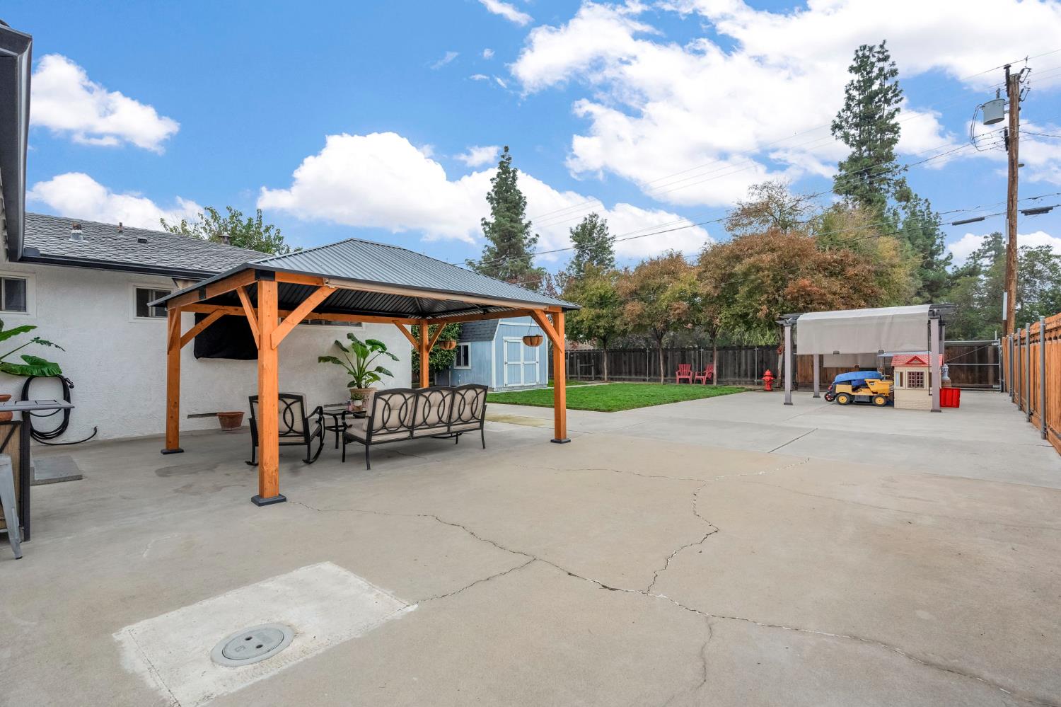 1313 De Cesari Ave, Madera, CA 93637