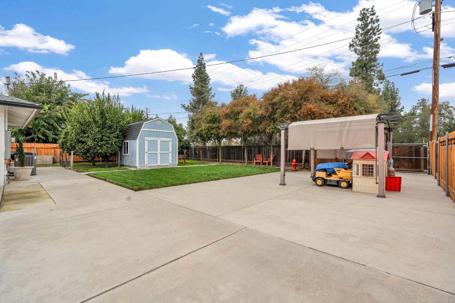 1313 De Cesari Ave, Madera, CA 93637