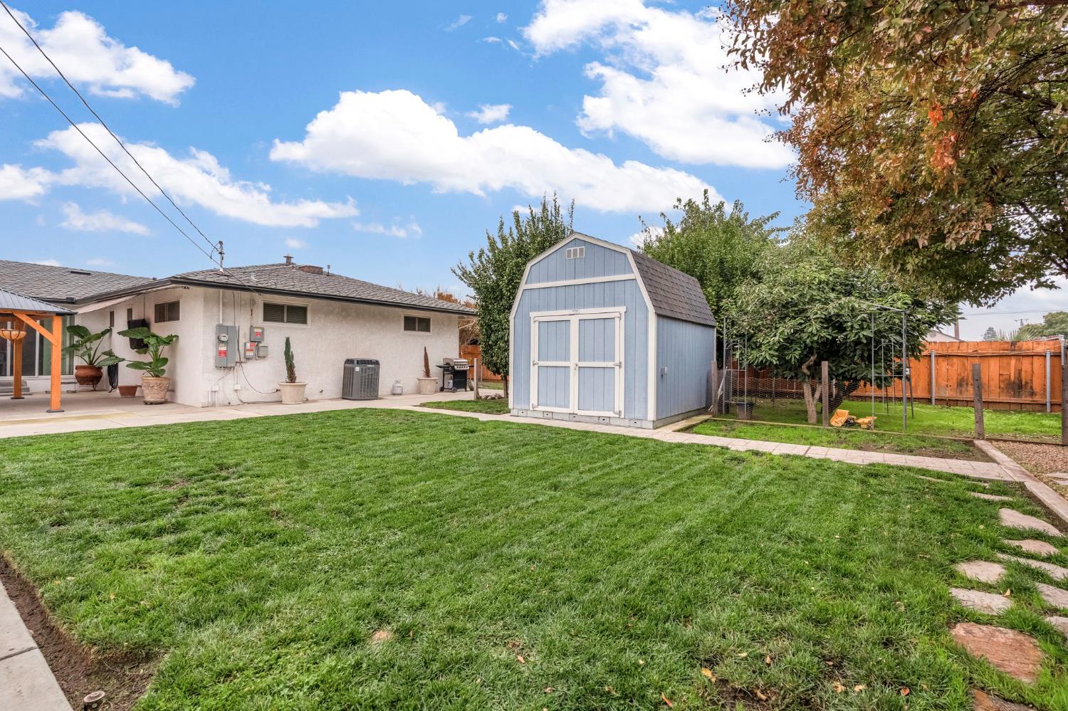 1313 De Cesari Ave, Madera, CA 93637