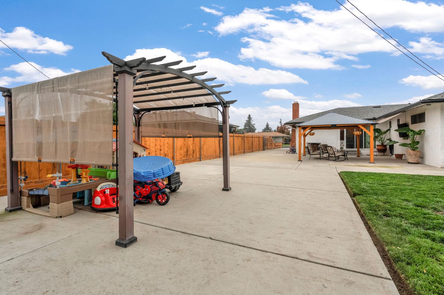 1313 De Cesari Ave, Madera, CA 93637