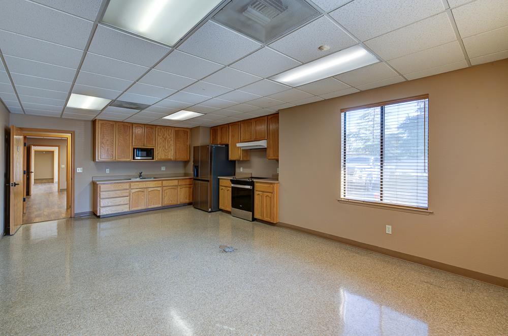 4285 N Valentine Ave, Fresno, CA 93722