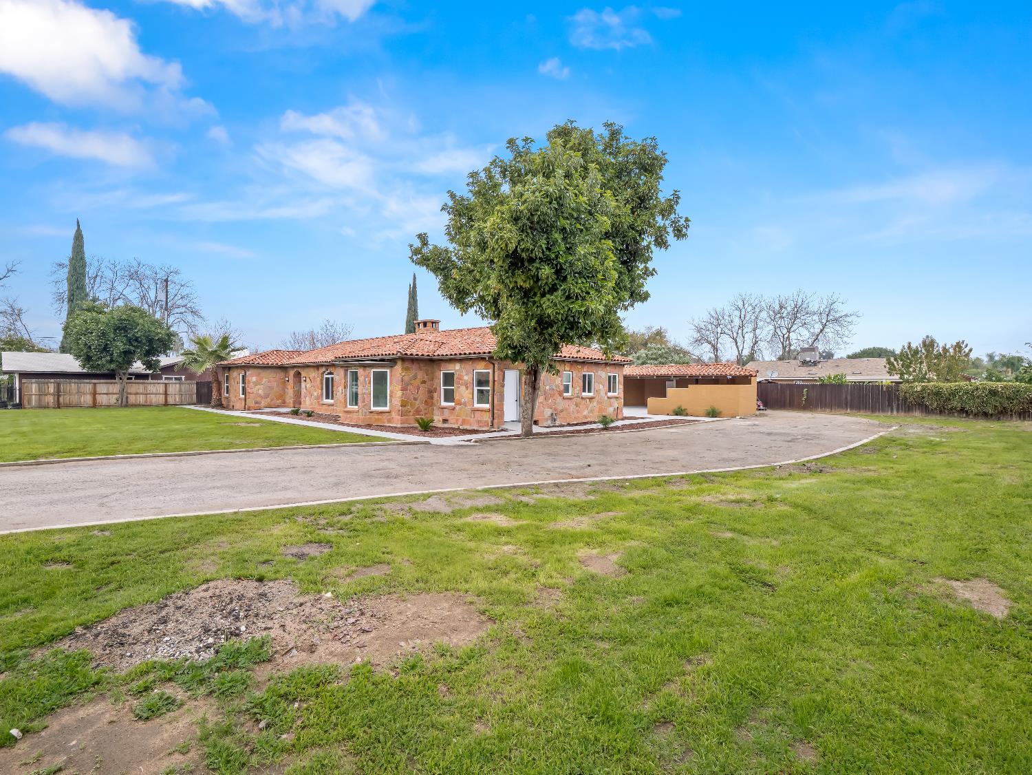 4933 E Tulare St, Fresno, CA 93727
