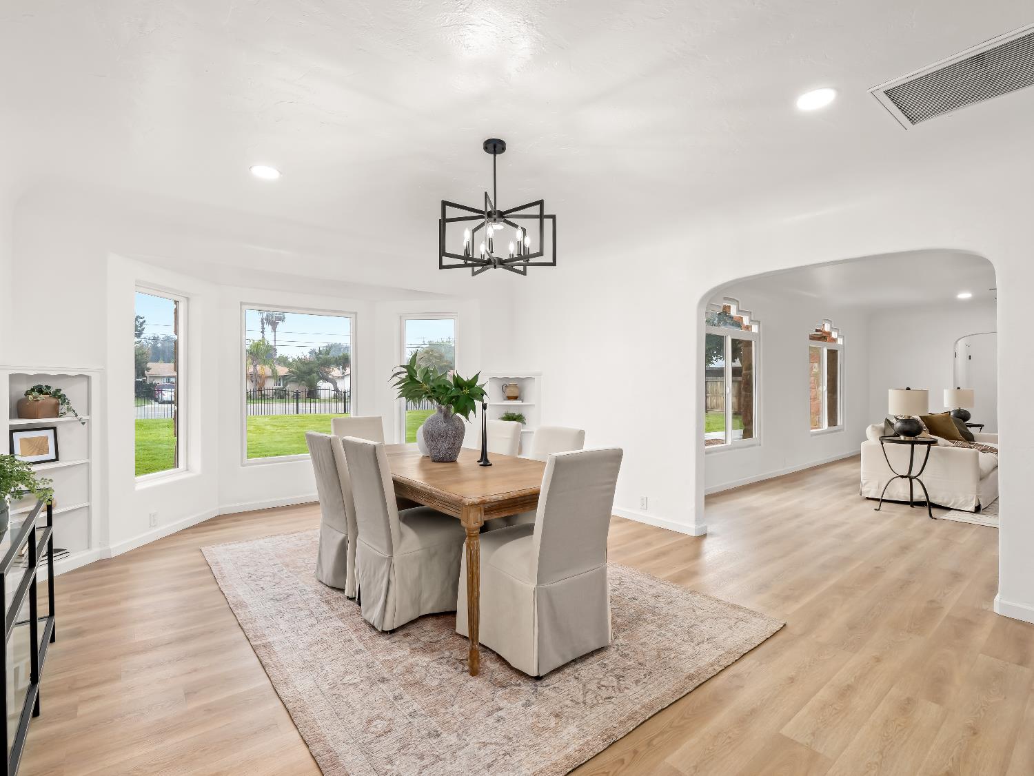 4933 E Tulare St, Fresno, CA 93727