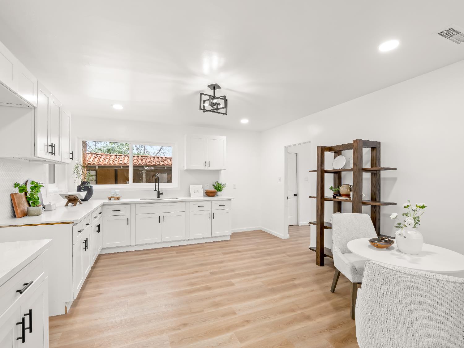 4933 E Tulare St, Fresno, CA 93727