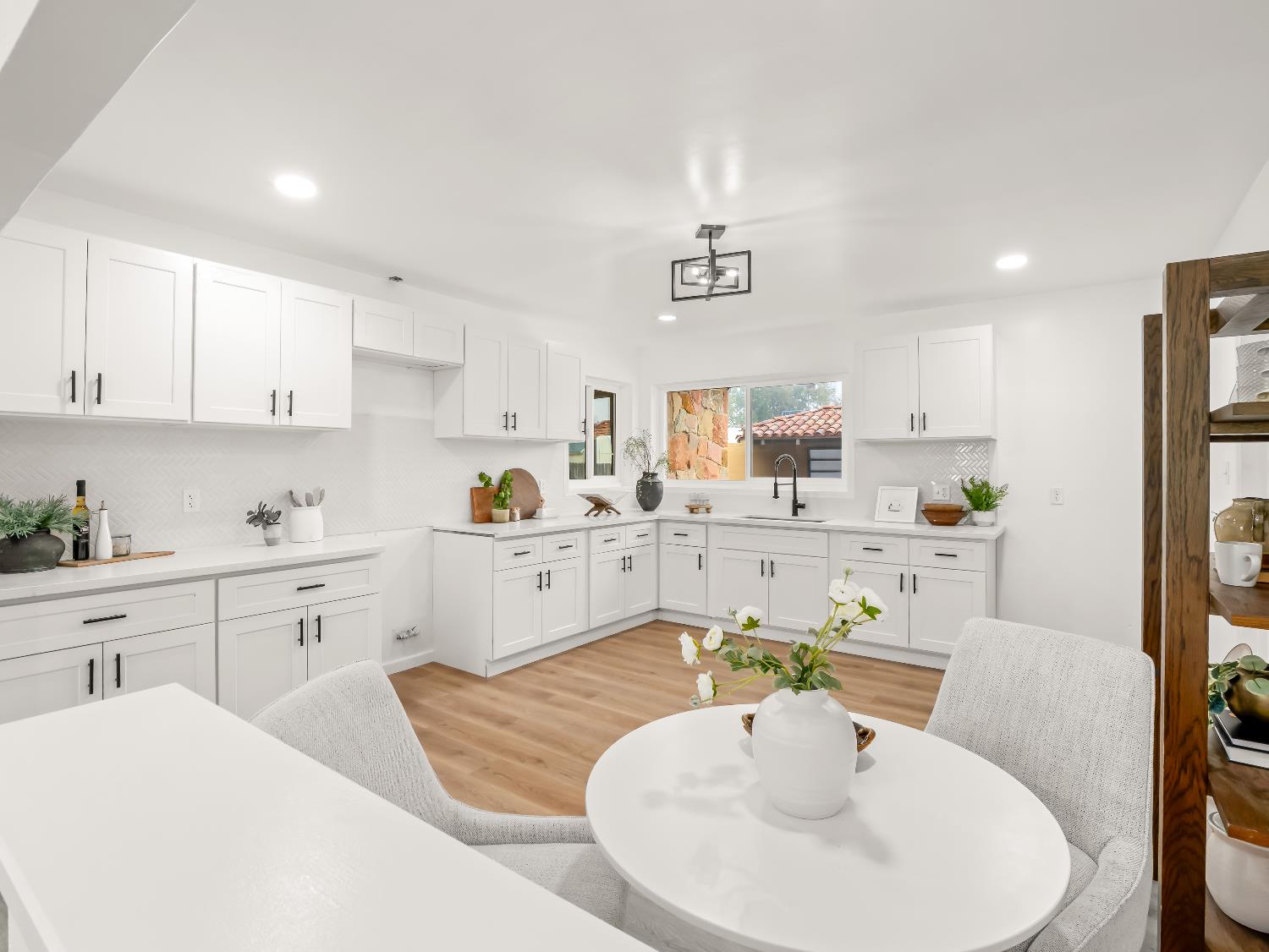 4933 E Tulare St, Fresno, CA 93727