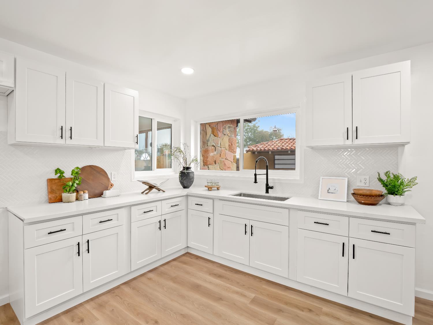 4933 E Tulare St, Fresno, CA 93727