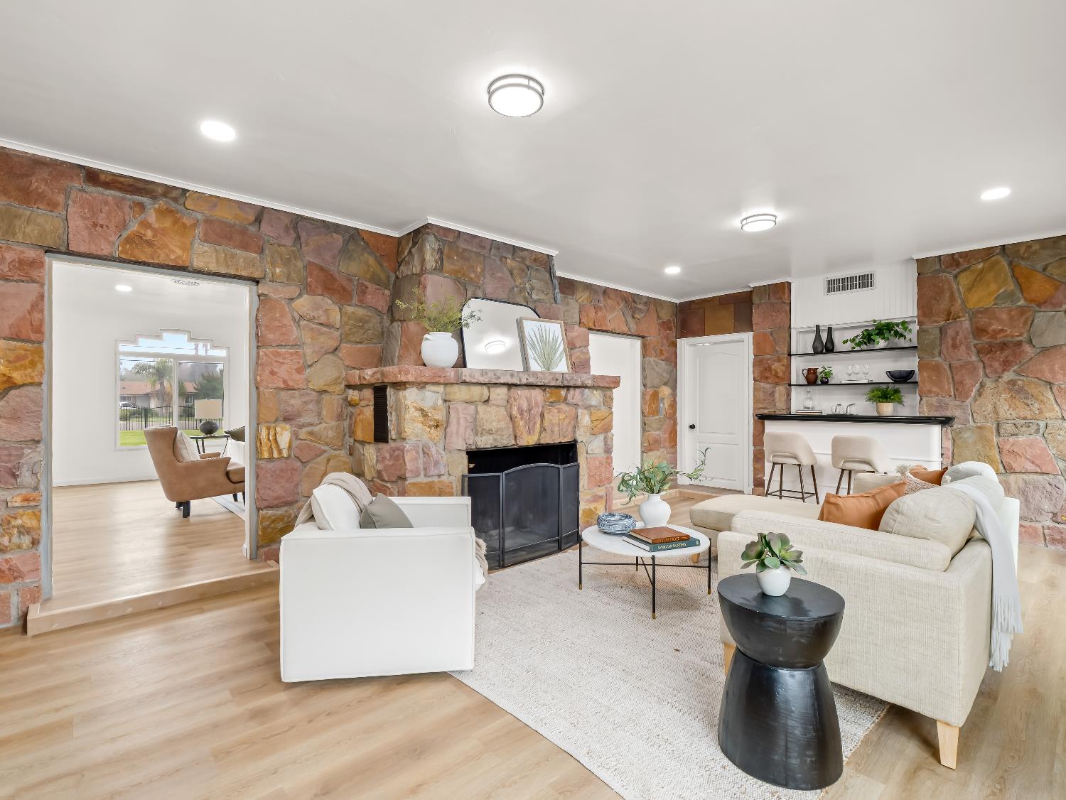 4933 E Tulare St, Fresno, CA 93727