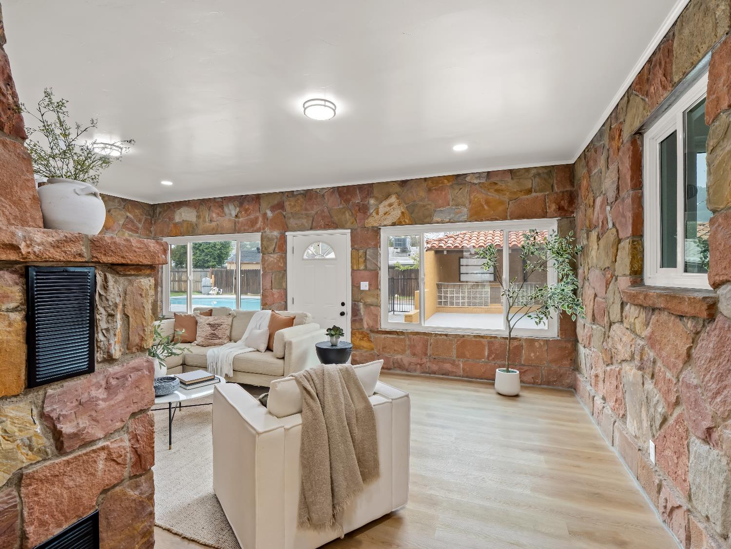 4933 E Tulare St, Fresno, CA 93727