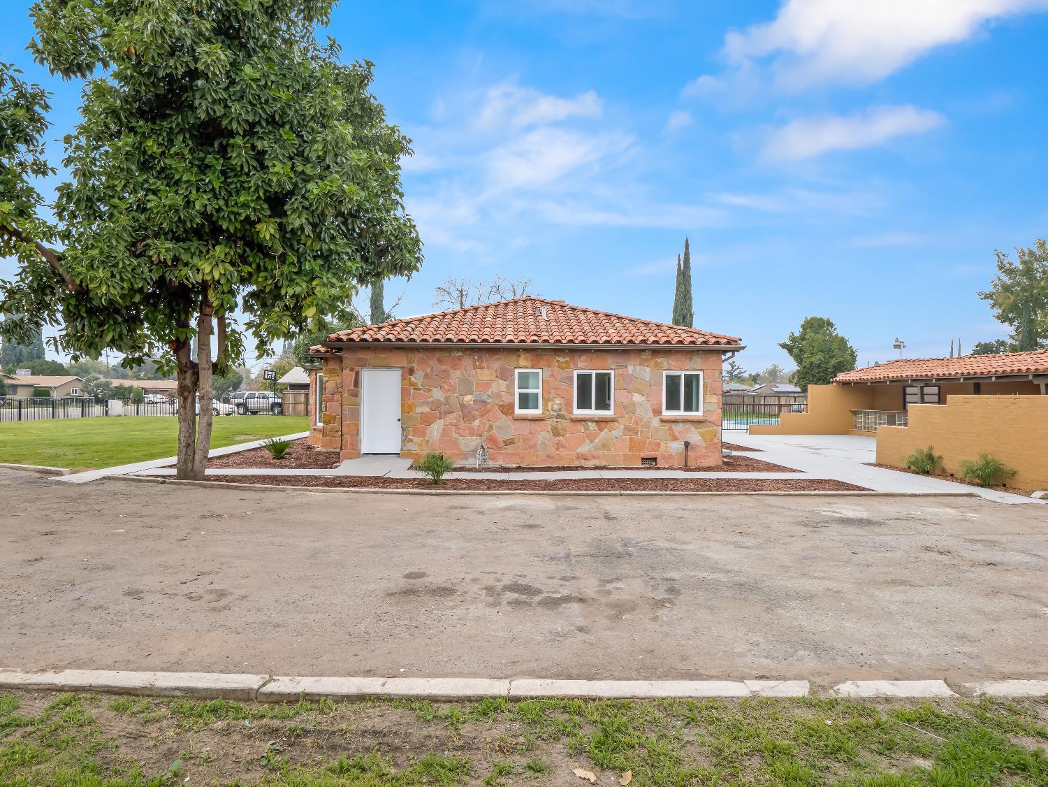 4933 E Tulare St, Fresno, CA 93727