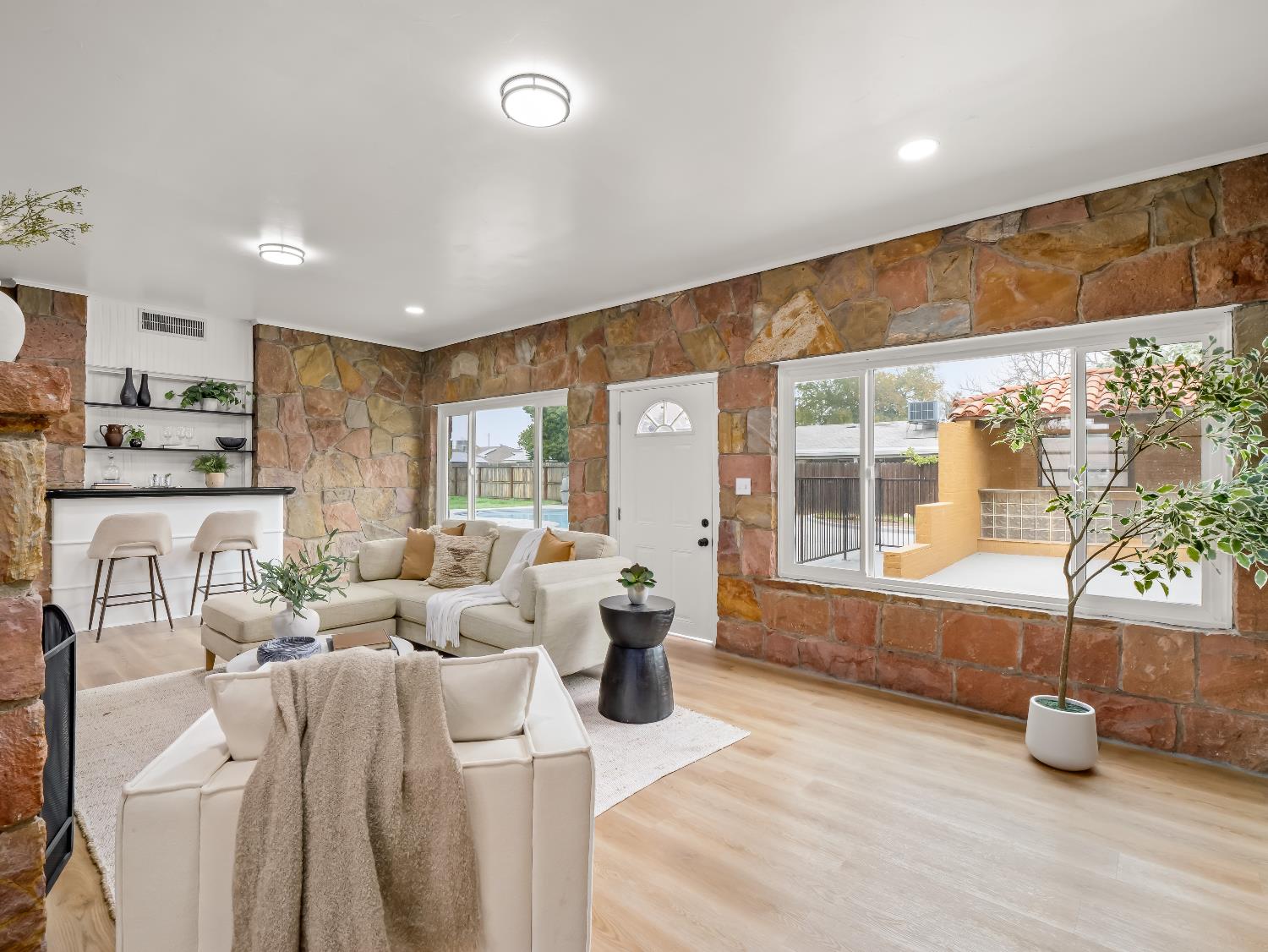 4933 E Tulare St, Fresno, CA 93727