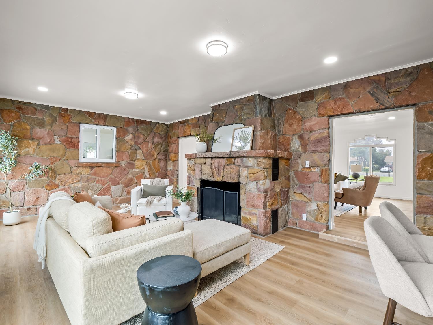 4933 E Tulare St, Fresno, CA 93727