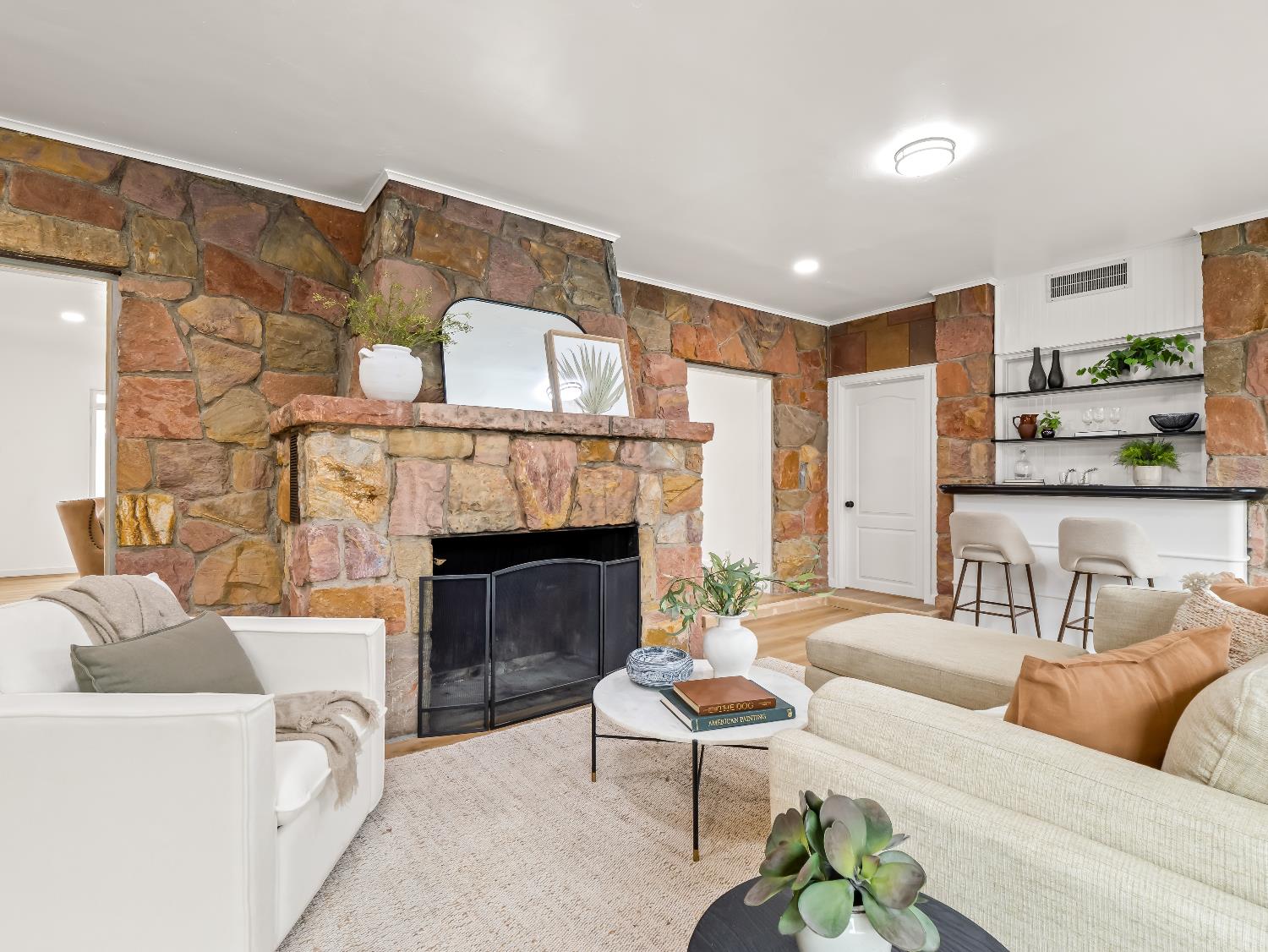 4933 E Tulare St, Fresno, CA 93727