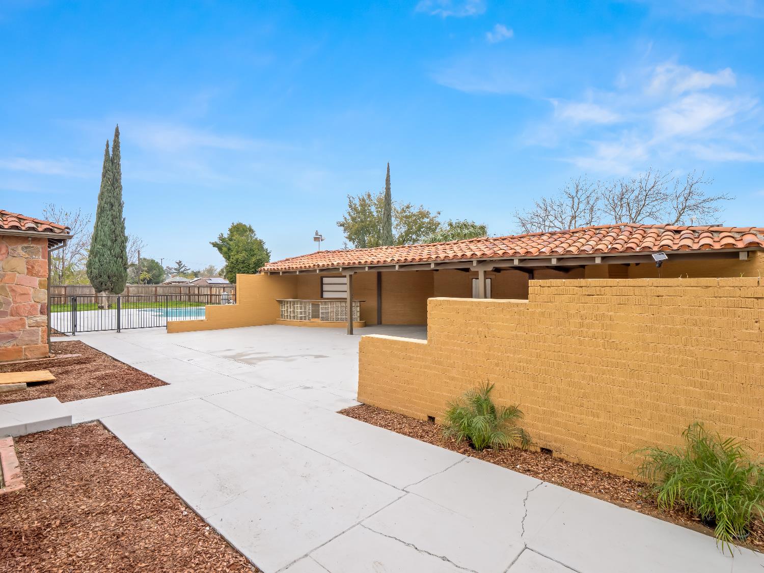 4933 E Tulare St, Fresno, CA 93727