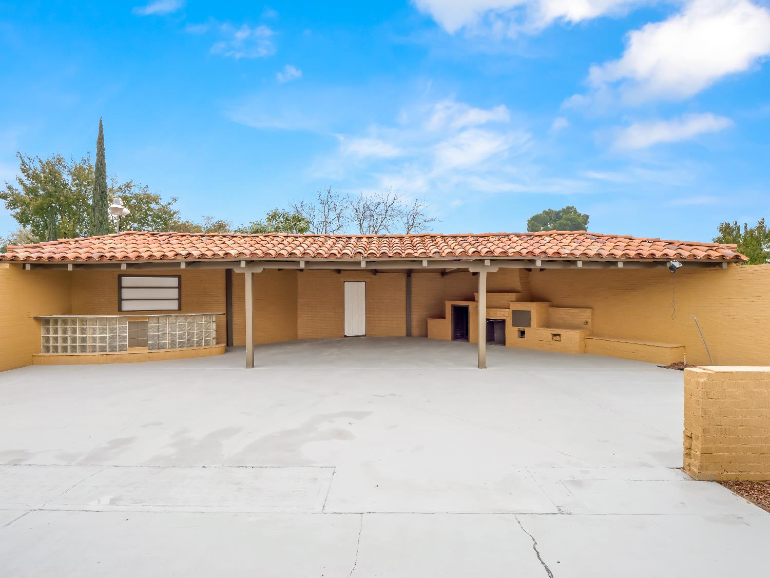 4933 E Tulare St, Fresno, CA 93727