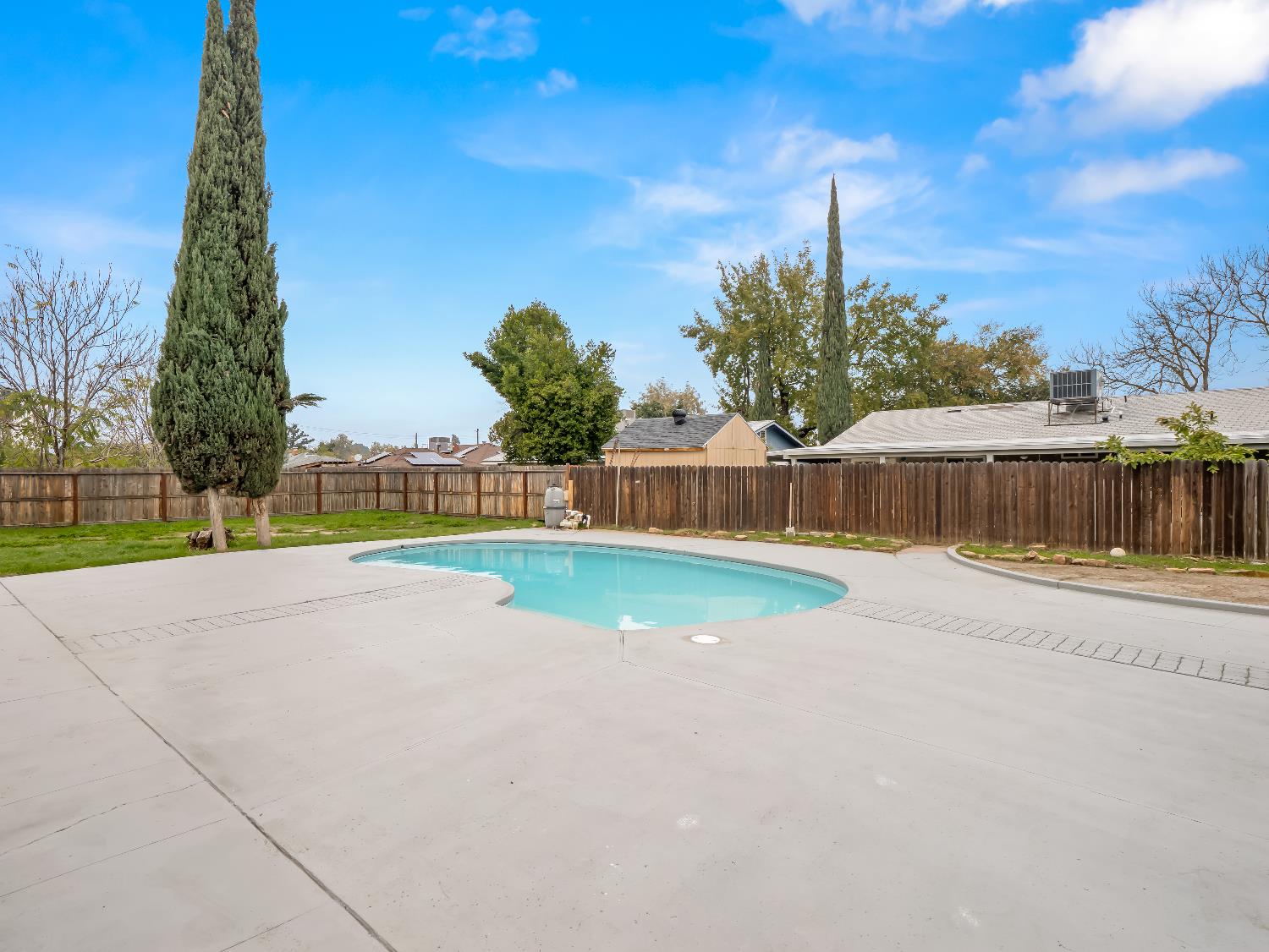 4933 E Tulare St, Fresno, CA 93727