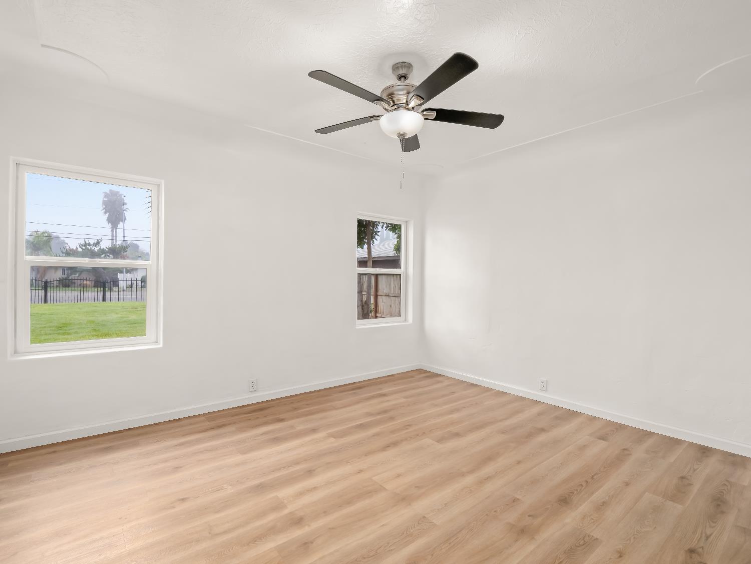 4933 E Tulare St, Fresno, CA 93727