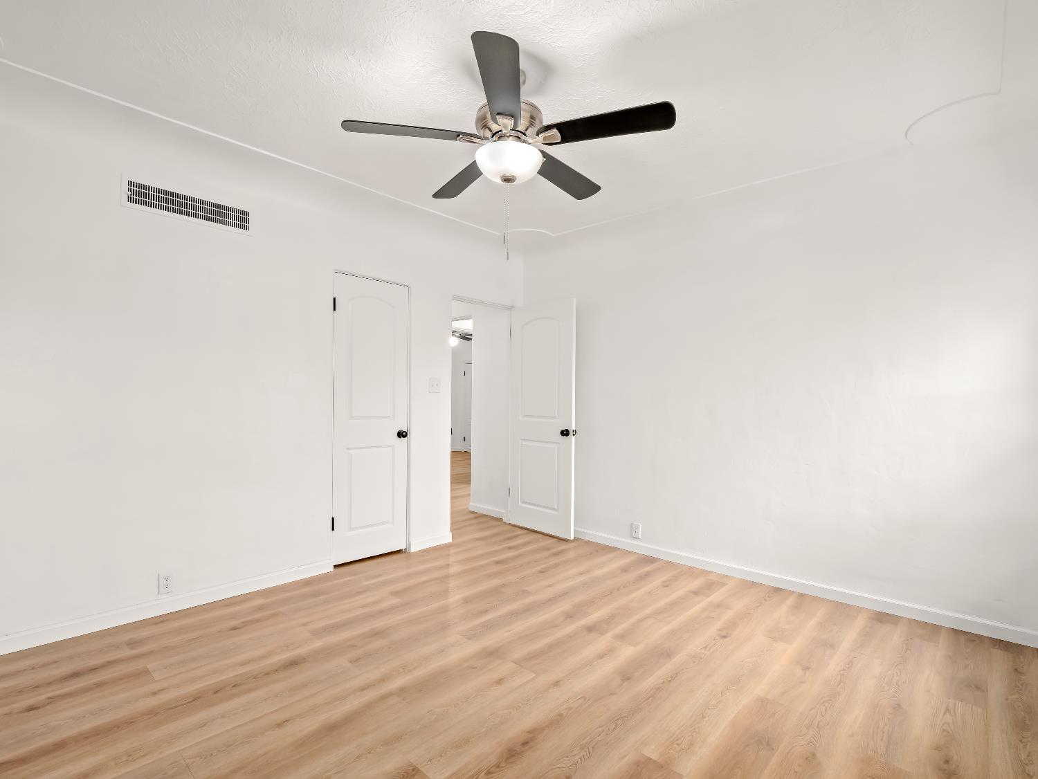 4933 E Tulare St, Fresno, CA 93727